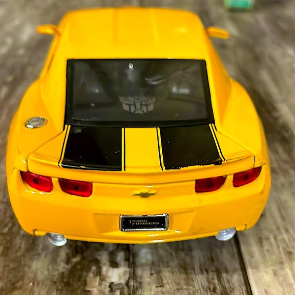 Bumblebee transformers, car and coin - Picture 11 of 14